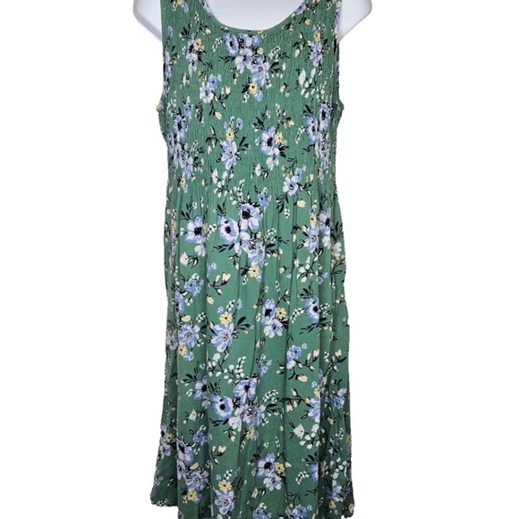 croft & barrow Dresses & Skirts - Croft & Barrow Cottagecore  midi dress in a green and white floral Size MP